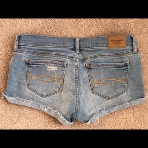 Light wash jean shorts!